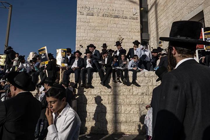 İsrail’de Askerlik Karşıtı Büyük Gösteri Batı Kudüs’te Gerçekleşti 10 İsrail’de Askerlik Karşıtı Büyük Gösteri Batı Kudüs’te Gerçekleşti