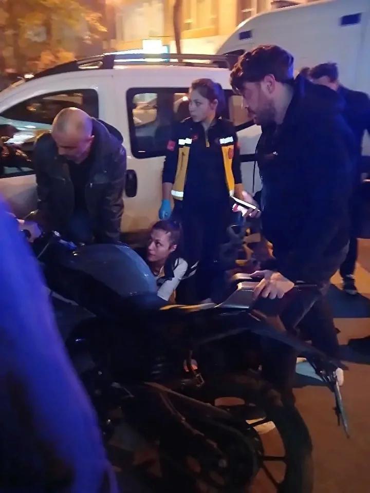 İstanbul Küçükçekmece'de Trafik Kazası Sonrası Kurtarma Operasyonu