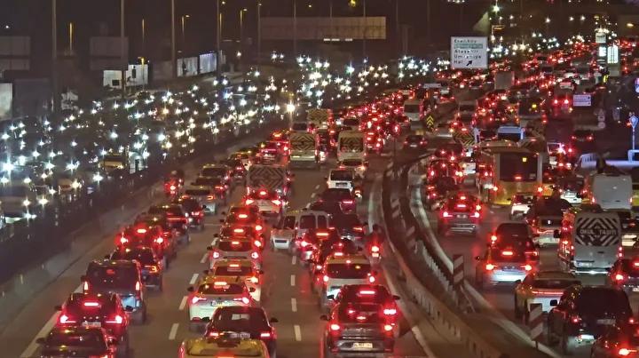 İstanbul'da Akşam Trafik Durumu ve Güncel Yoğunluk Seviyesi 1 Güncel Trafik Durumu ve Kritik Noktalar