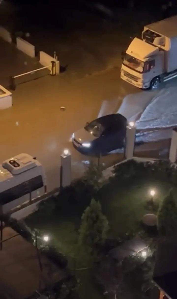 İstanbul'da Gece Sağanak Yağışı ve Etkileri