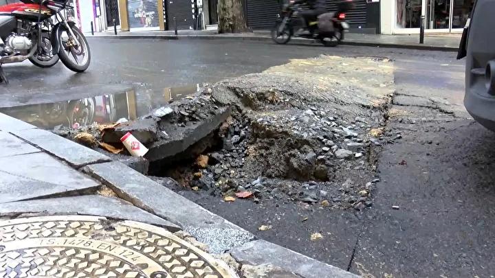 İstanbul'da Sağanak Yağışın Yolda Yol Açtığı Tehlikeler ve Olaylar 2 İstanbul'da Sağanak Yağışın Yolda Yol Açtığı Tehlikeler ve Olaylar