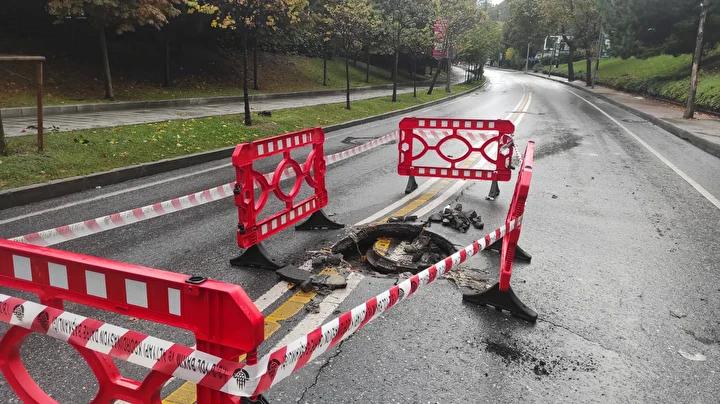 İstanbul'da Sağanak Yağışın Yolda Yol Açtığı Tehlikeler ve Olaylar 3 İstanbul'da Sağanak Yağışın Yolda Yol Açtığı Tehlikeler ve Olaylar