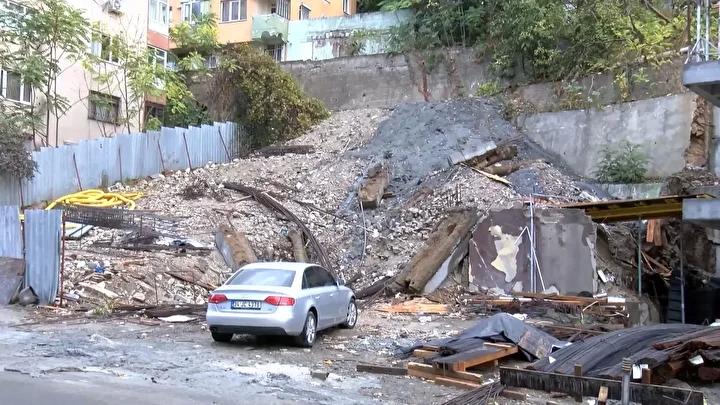 İstanbul'da Sağanak Yağışın Yolda Yol Açtığı Tehlikeler ve Olaylar 4 İstanbul'da Sağanak Yağışın Yolda Yol Açtığı Tehlikeler ve Olaylar
