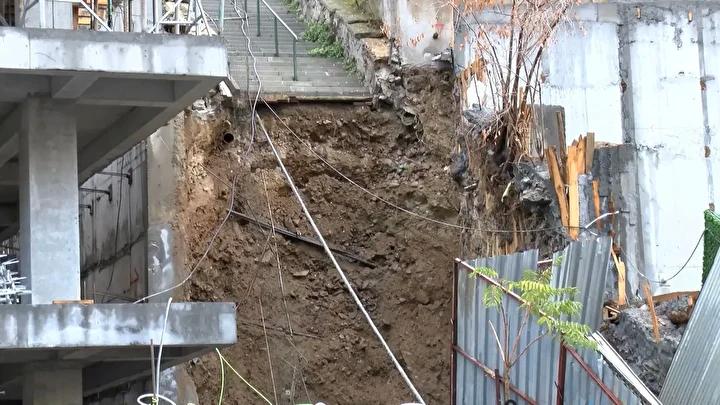 İstanbul'da Sağanak Yağışın Yolda Yol Açtığı Tehlikeler ve Olaylar 5 İstanbul'da Sağanak Yağışın Yolda Yol Açtığı Tehlikeler ve Olaylar