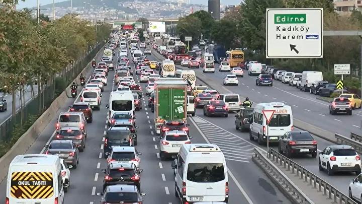 İstanbul'da Trafik Durumu ve Güncel Yoğunluk Güncellemesi 3 Trafik Yoğunluğu ve Sürücülerin Uyarıları