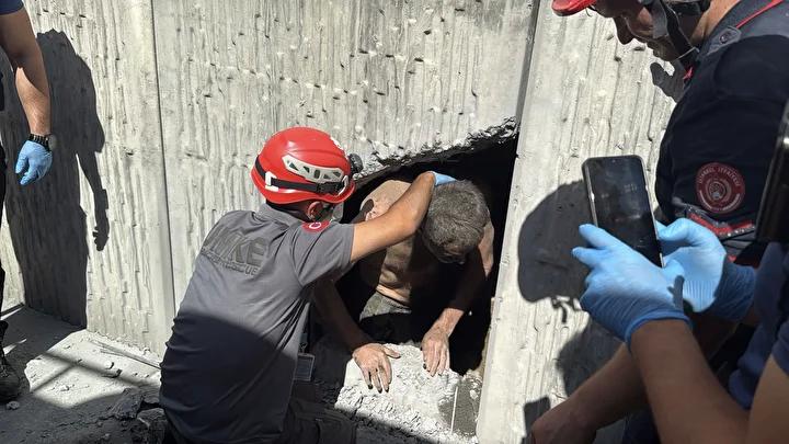 İstanbul'da Tünel Girişinde Mahsur Kalan Yabancı Yurttaş Kurtarıldı