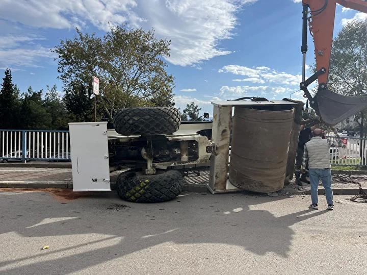 İstanbul'da Yolda Asfalt Silindiri Kazası: Bir Yaralı Olay Yerinde Tedavi Edildi