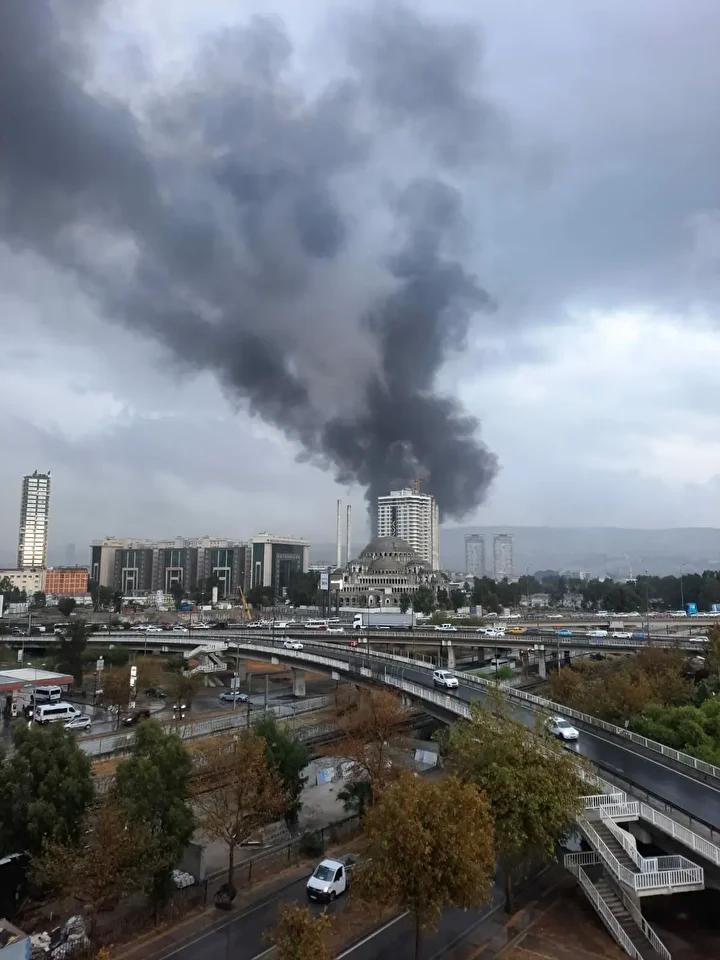 İzmir Bornova'da İnşaat Malzemeleri Depo Yangını Paniği
