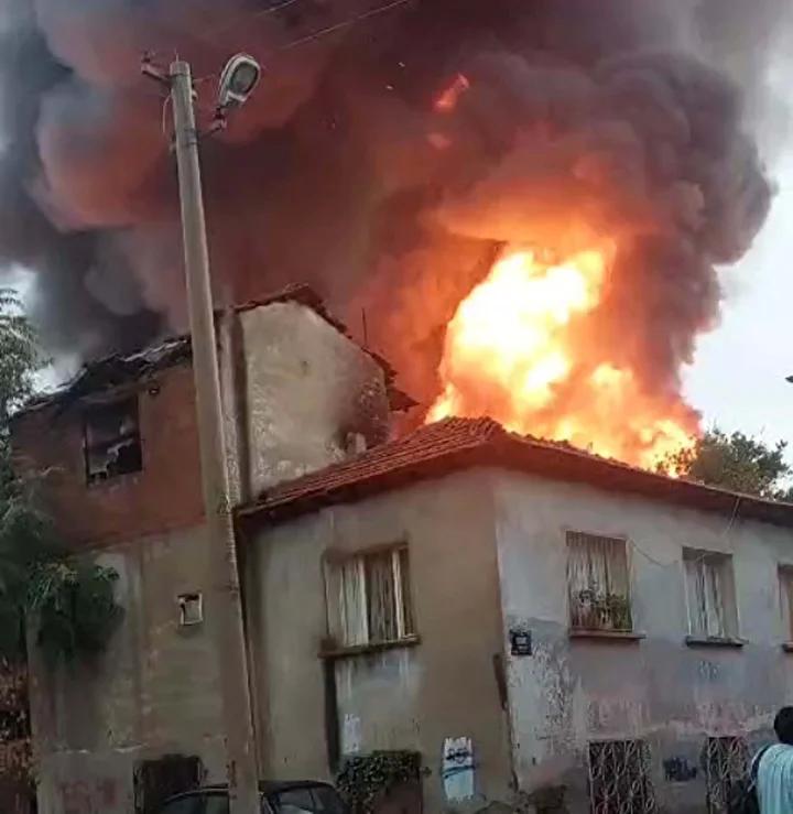 İzmir Bornova'da İnşaat Malzemeleri Depo Yangını Paniği