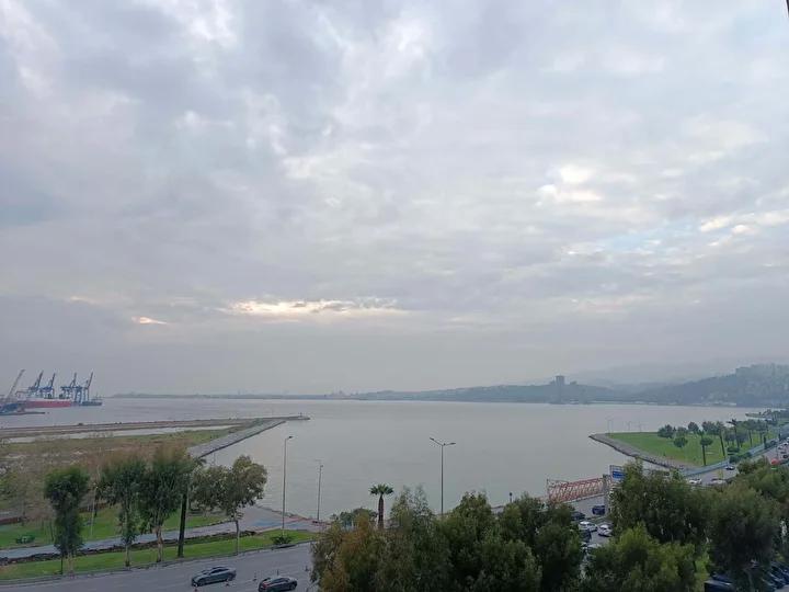 İzmir Körfezi’nde Endişe Yaratan Çevre Kirliliği ve Deniz Yaşamı Etkileri 1 İzmir Körfezi’nde Endişe Yaratan Çevre Kirliliği ve Deniz Yaşamı Etkileri