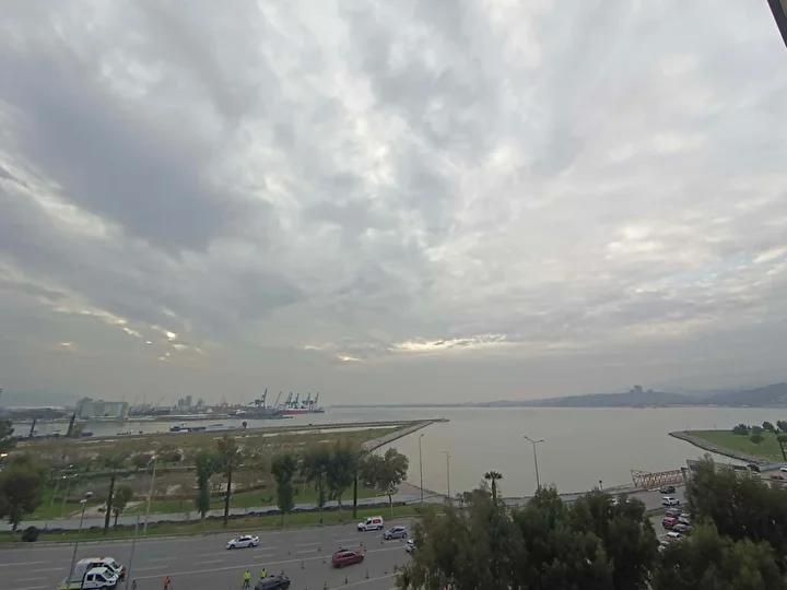İzmir Körfezi’nde Endişe Yaratan Çevre Kirliliği ve Deniz Yaşamı Etkileri 5 İzmir Körfezi’nde Endişe Yaratan Çevre Kirliliği ve Deniz Yaşamı Etkileri