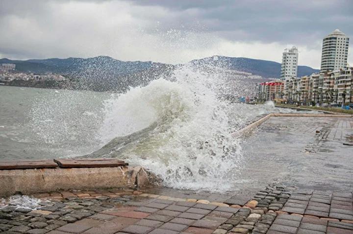 Fırtına ve Rüzgarın Ege Denizi Üzerindeki Etkisi