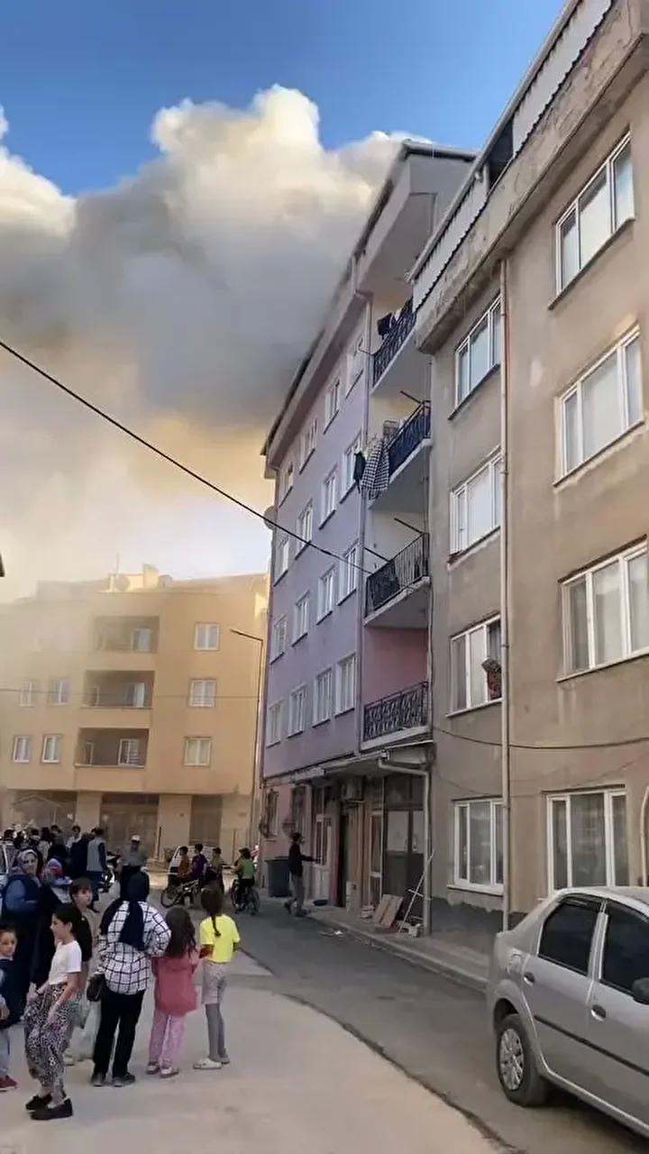 İzmir'de Çatı Yangını Kontrol Altına Alındı