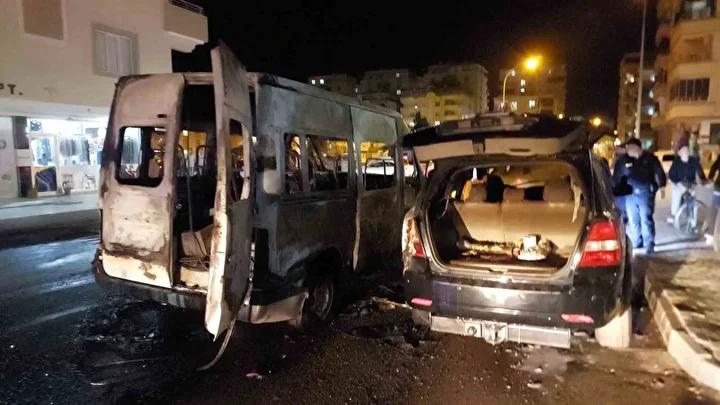 İzmir’de Minibüs Alev Aldı: Aşırı Yangın Anları Güvenlik Kamerasında