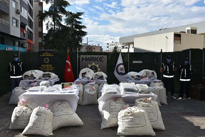 İzmir’de Narkotik Operasyonlarıyla Uyuşturucu Satışına Ağır Darbe