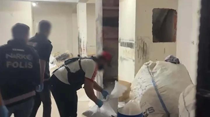 İzmir’de Narkotik Operasyonlarıyla Uyuşturucu Satışına Ağır Darbe