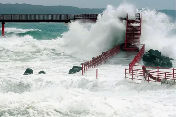 Japonya'da Halong Tayfunu Nedeniyle Kritik Uyarılar ve Olası Riskler