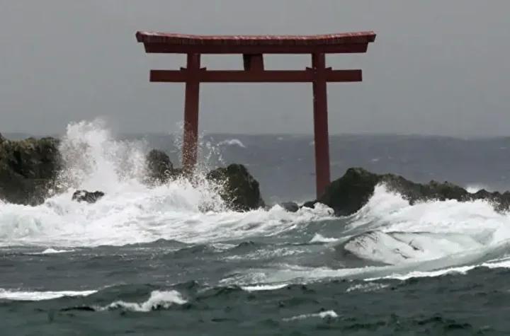 Japonya'da Halong Tayfunu Nedeniyle Kritik Uyarılar ve Olası Riskler