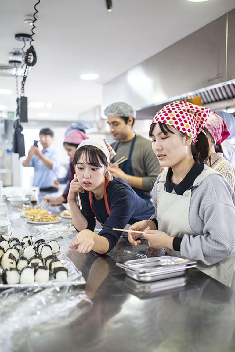 Japonya’dan Öğrencilerle Türk Mutfağında Sinergi ve Kültürel Bağlar Güçleniyor 3 Mutfaklar arasında köprü kuran farklılıklar ve ortak noktalar