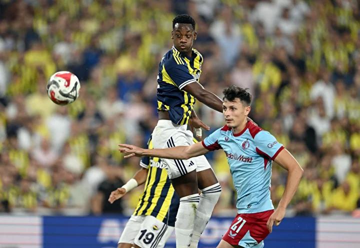 Jhon Duran'ın Fenerbahçe'deki Geleceği ve Suudi Transfer Dedikoduları