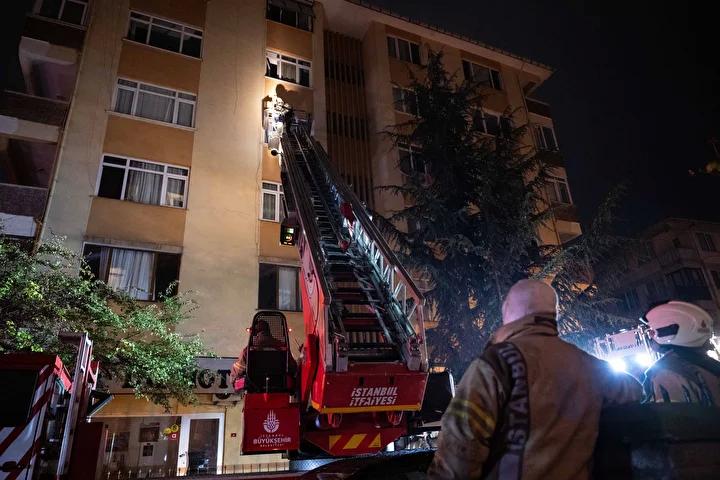 Kadıköy'deki Yangın Olayında Can Kaybı ve Tahliye Çalışmaları