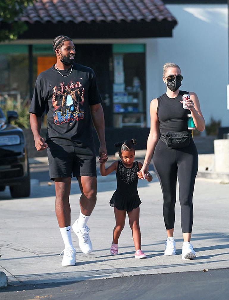 Kardashian ve Jenner Ailesinin En Güncel İtiraflarıyla Dolu Kadınlar Hikayesi 8 Kardashian ve Jenner Ailesinin En Güncel İtiraflarıyla Dolu Kadınlar Hikayesi