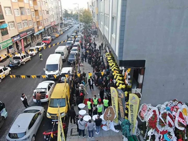 Geleneksel Kampanya Coşkusu ve Yoğun Katılım