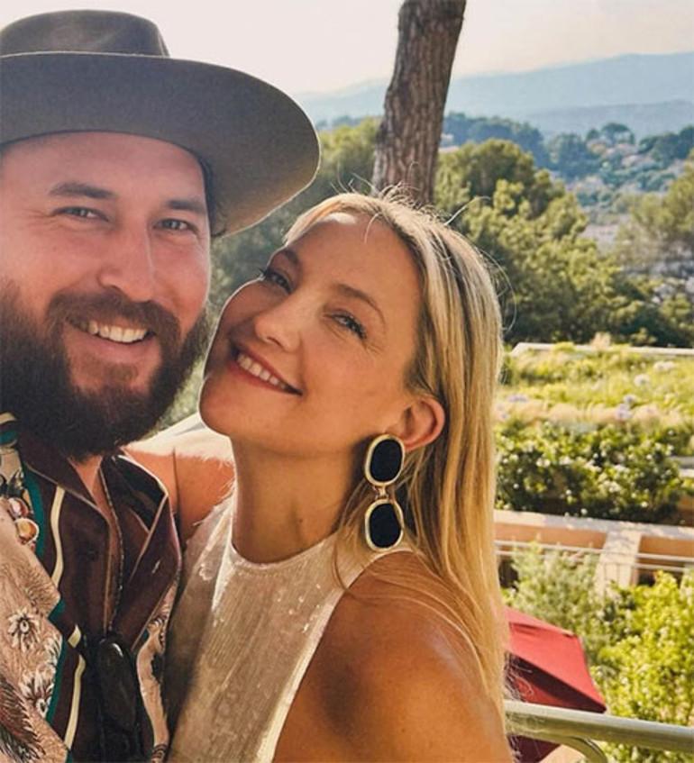 Kate Hudson ve Ailesinin Sevgi Dolu Çoklu Aile Hikayesi