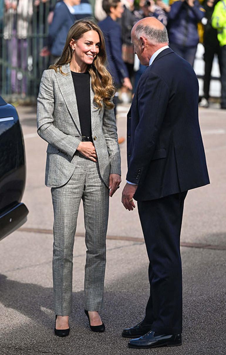 Kate Middleton'ın Moda Serüveni: Eteklerden Pantolonlara Geçiş Hikayesi
