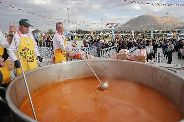 Kayseri Gastronomi Günleri'nde Geleneksel Lezzetler ve Şehir Tanıtımı 7 Kayseri Gastronomi Günleri'nde Geleneksel Lezzetler ve Şehir Tanıtımı