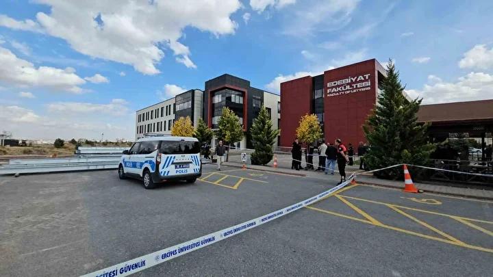 Kayseri'de Edebiyat Fakültesi’nde Cinayet Şoku ve Gelişmeler 1 Kayseri'de Edebiyat Fakültesi’nde Cinayet Şoku ve Gelişmeler