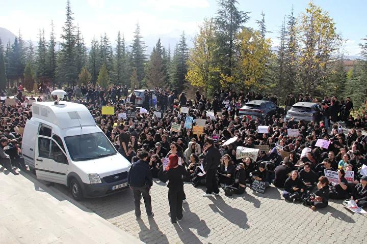 Kayseri'de Edebiyat Fakültesi’nde Cinayet Şoku ve Gelişmeler 9 Kayseri'de Edebiyat Fakültesi’nde Cinayet Şoku ve Gelişmeler