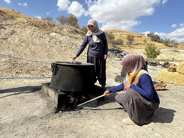 Kurtdere Köyü’nde Üzüm Hasadı ve Orcik Festivali Coşkulu başladı