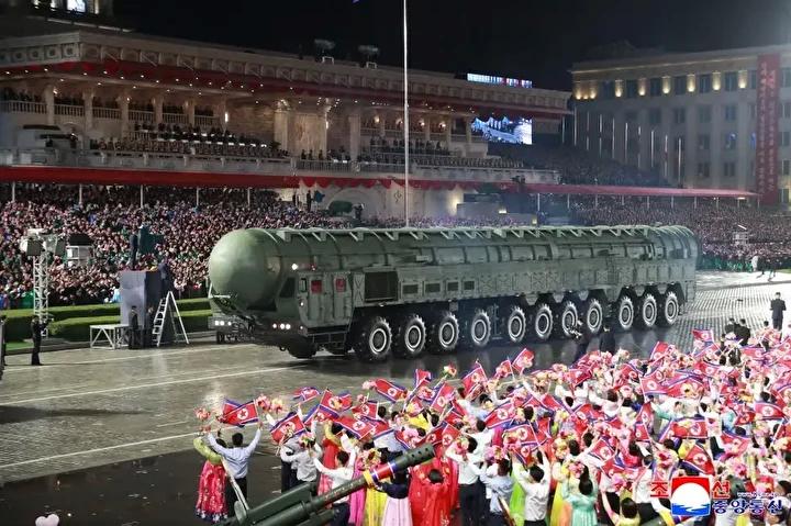 Kuzey Kore'nin 80. Yıl Askeri Gösterisi ve Yeni Nükleer Füzeleriyle Güç Mesajı