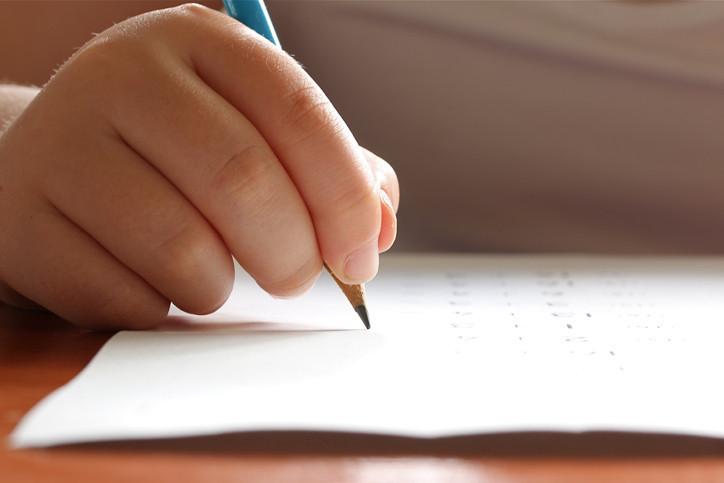 KYK Burs ve Kredi Başvuruları Hakkında Güncel Bilgiler ve Uygulama Şartları 2 Açık öğretim ve uzaktan eğitim öğrencilerinin burs başvurusu yapıp yapamayacağı konusunda ise, sadece örgün eğitim gören öğrencilere burs ve kredi tahsis edildiği bilinmektedir. Bu nedenle açık öğretim veya uzaktan eğitim öğrencileri resmi olarak başvuru yapamayacaktır.