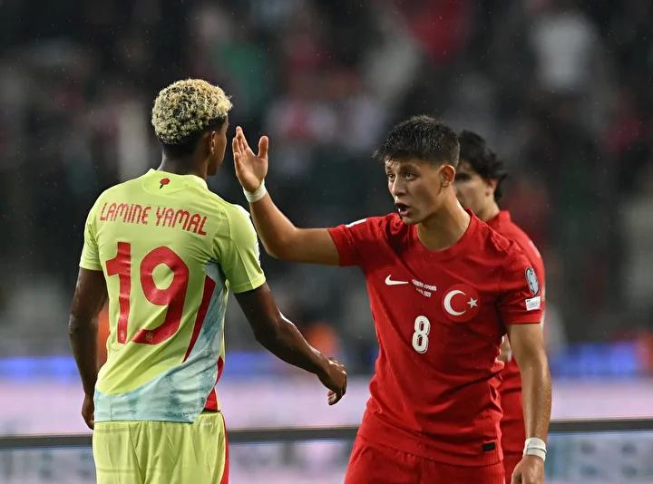 Lamine Yamal, Kulübü ve Taraftarlar İçin Yeni İmzalar Gerçekleştiriyor
