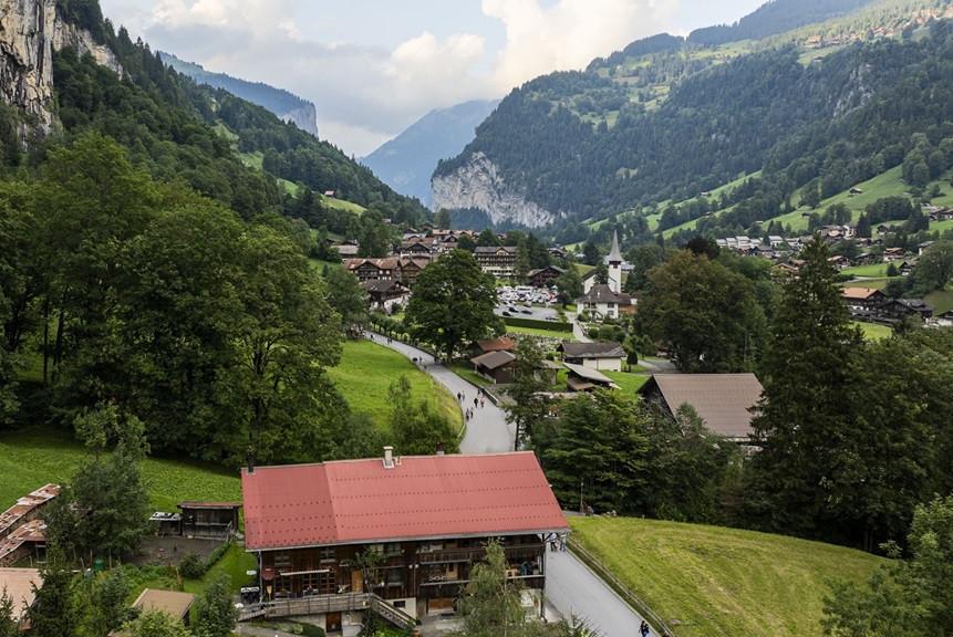 Lauterbrunnen Vadisi: Doğanın Muhteşem Şelaleleri ve Büyüleyici Manzarası