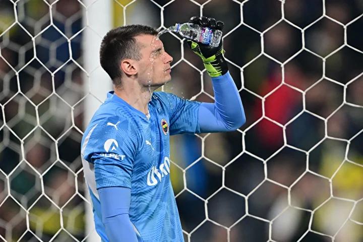 Fenerbahçe'nin elinden çıkan Dominik Livakovic, yeni kulübünde beklediği başlangıcı yapamadı.