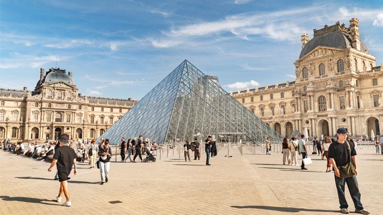 Louvre Müzesi'nde Büyük Hırsızlık: Paha Biçilemayan Mücevherler Çalındı