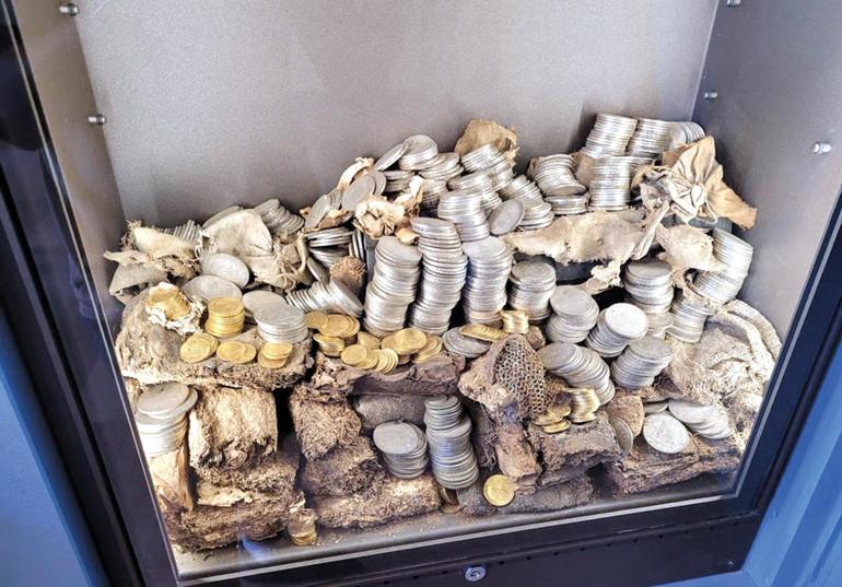 Louvre Müzesi'nde Tarihi Hırsızlık ve Güvenlik Tartışmaları