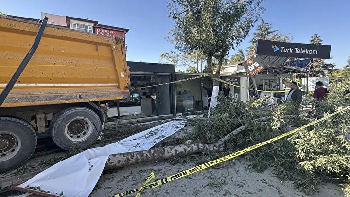 Malatya'da Kontrollü Kamyon Kazası ve Güvenlik Kamerası Kaydı