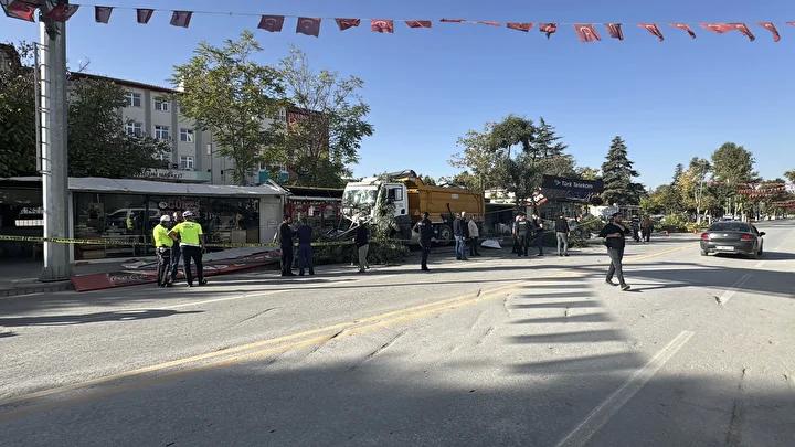 Malatya'da Kontrollü Kamyon Kazası ve Güvenlik Kamerası Kaydı