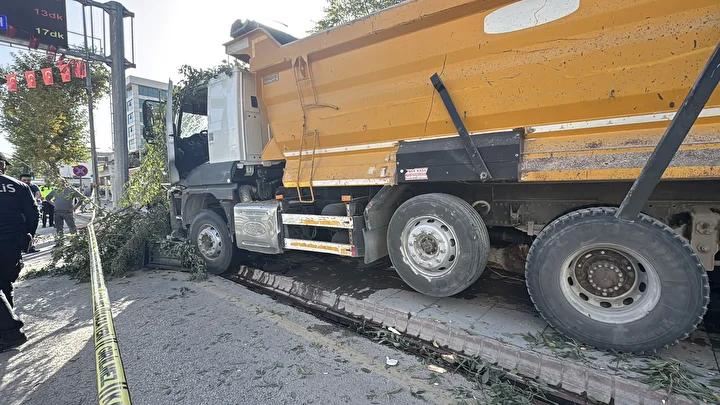 Malatya'da Kontrollü Kamyon Kazası ve Güvenlik Kamerası Kaydı