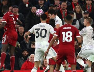 Manchester United, Liverpool’u Zorlu Mücadelede Deplasmanda Yendi