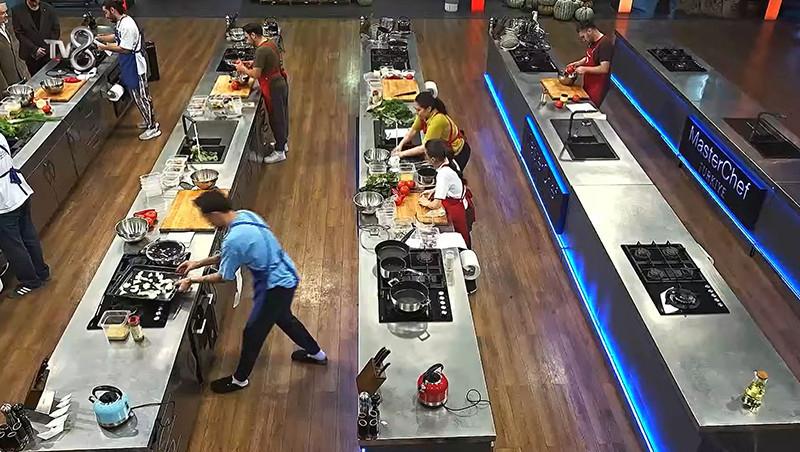 MasterChef Türkiye'de Eleme Heyecanı: En Son Kim Potaya Girdi? 3 MasterChef Türkiye'de Eleme Heyecanı: En Son Kim Potaya Girdi?