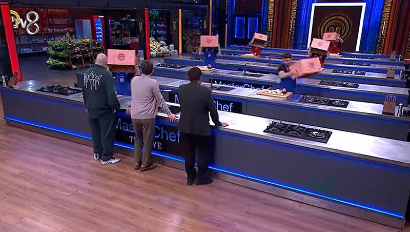 MasterChef Türkiye'de Eleme Heyecanı: En Son Kim Potaya Girdi? 4 MasterChef Türkiye'de Eleme Heyecanı: En Son Kim Potaya Girdi?