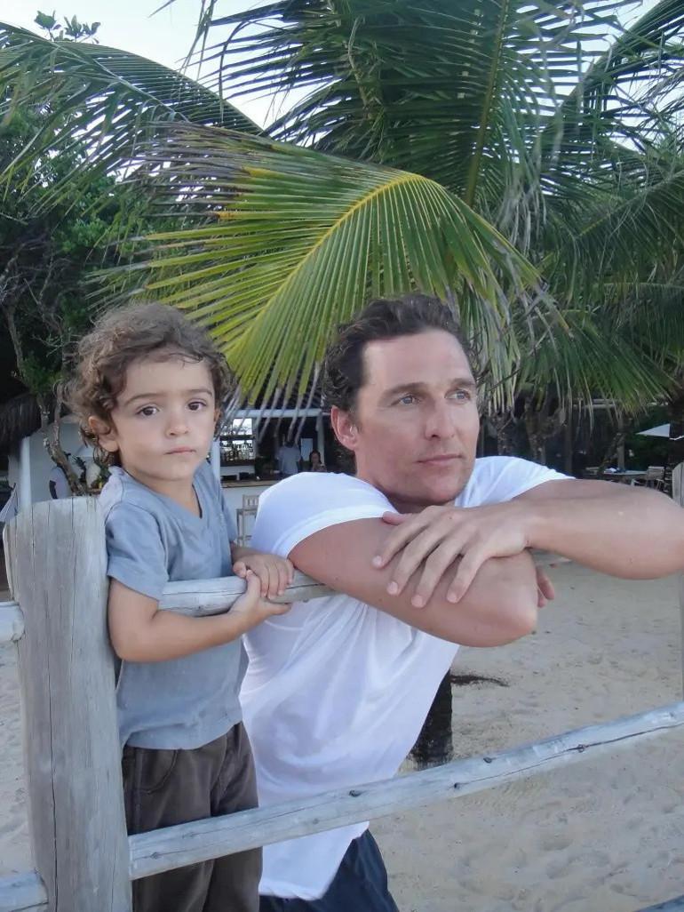 Matthew McConaughey ve Ailesinin Mutlu Ve Sırlarla Dolu Hikayesi