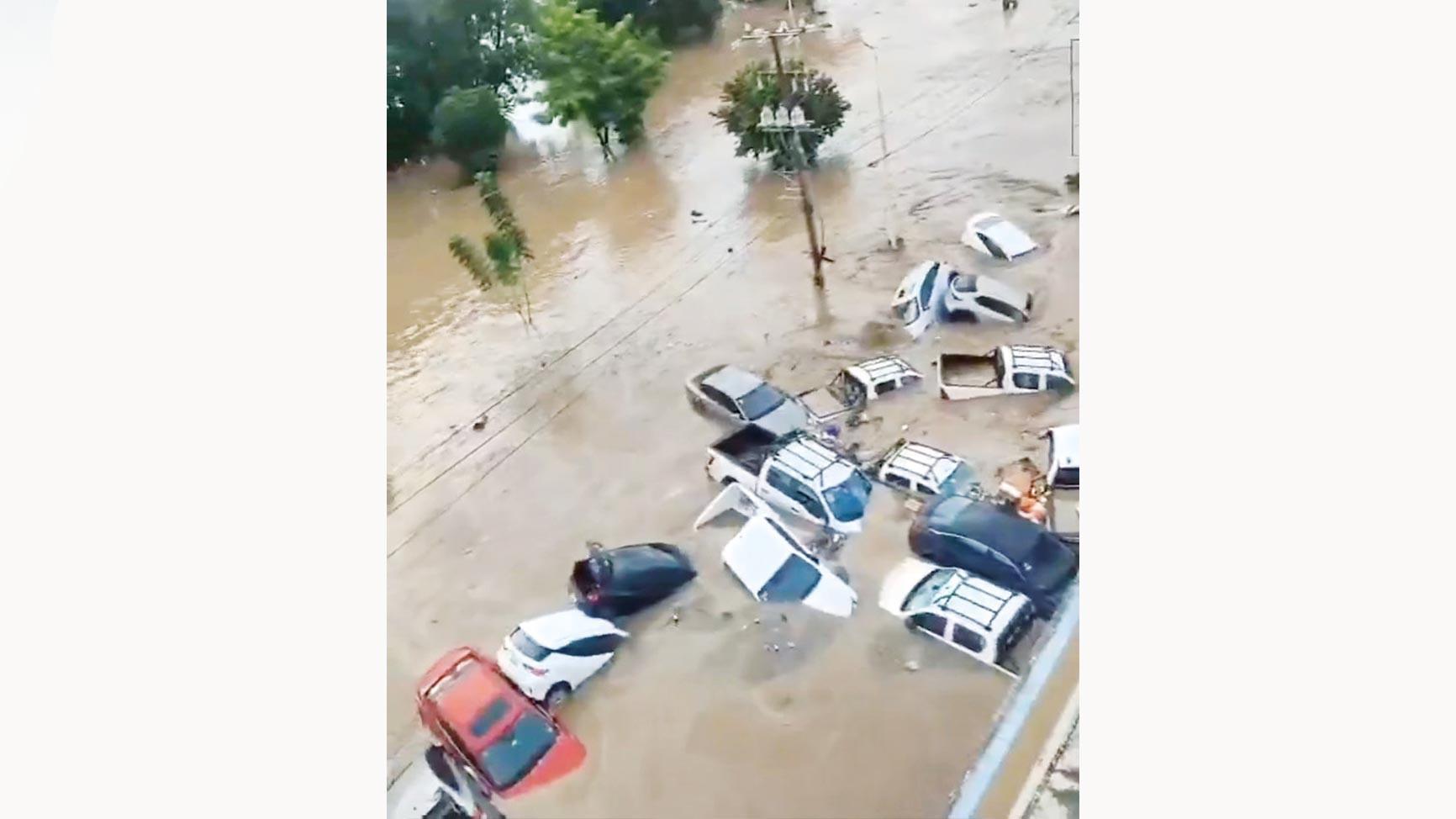 Meksika'da Son Sel Felaketinde Artan Can ve Mal Kaybı