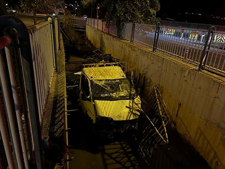 Melikgazi'de Şok Kamyonet Kazası: Kanal Düşüşü ve Yaralanmalar