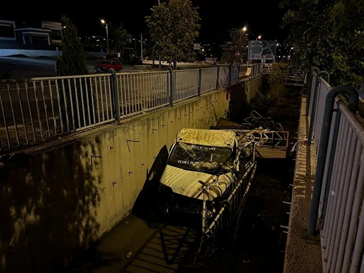 Melikgazi'de Şok Kamyonet Kazası: Kanal Düşüşü ve Yaralanmalar
